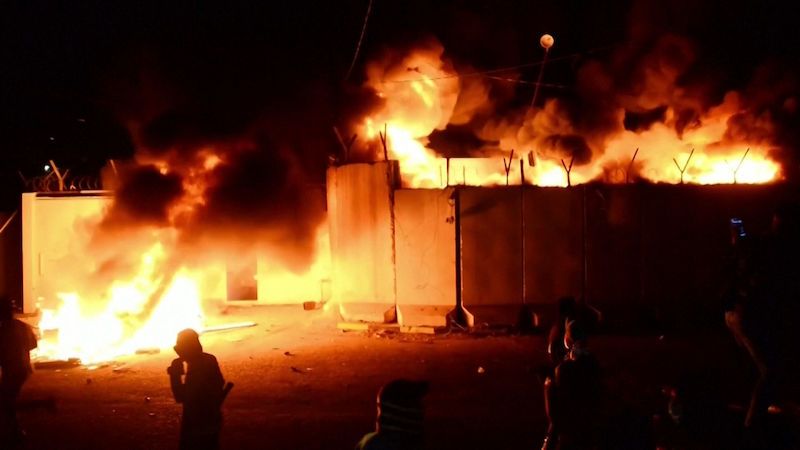 Iráčané zapálili íránský konzulát, vláda aktivuje armádu
